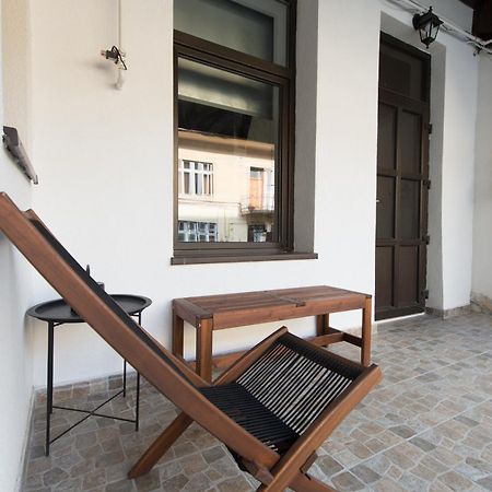 Lovely Brasov Flat With Patio And Mountain Views エクステリア 写真