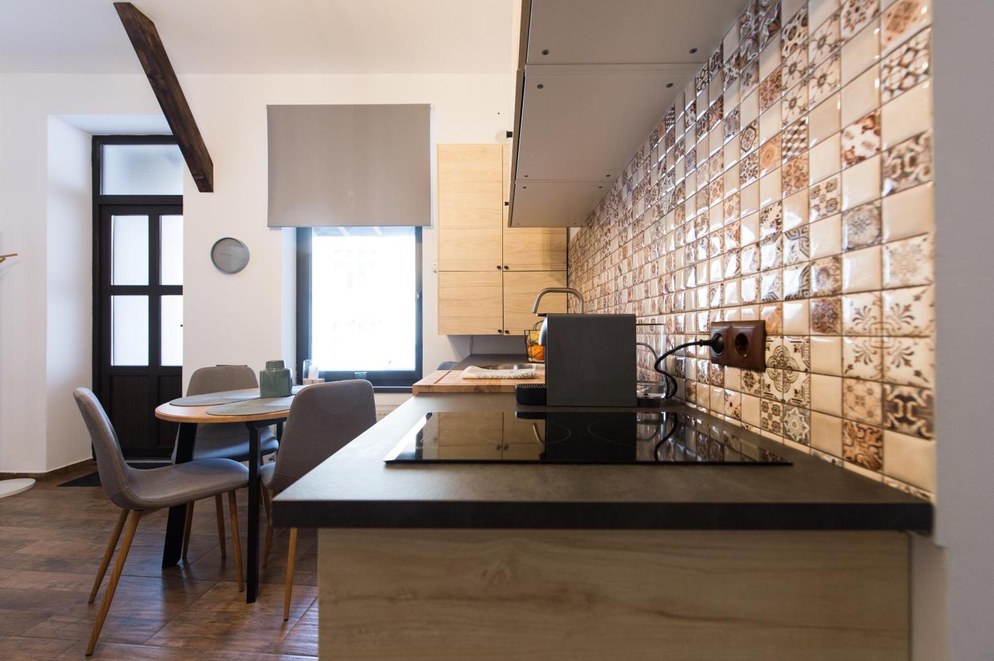 Lovely Brasov Flat With Patio And Mountain Views エクステリア 写真