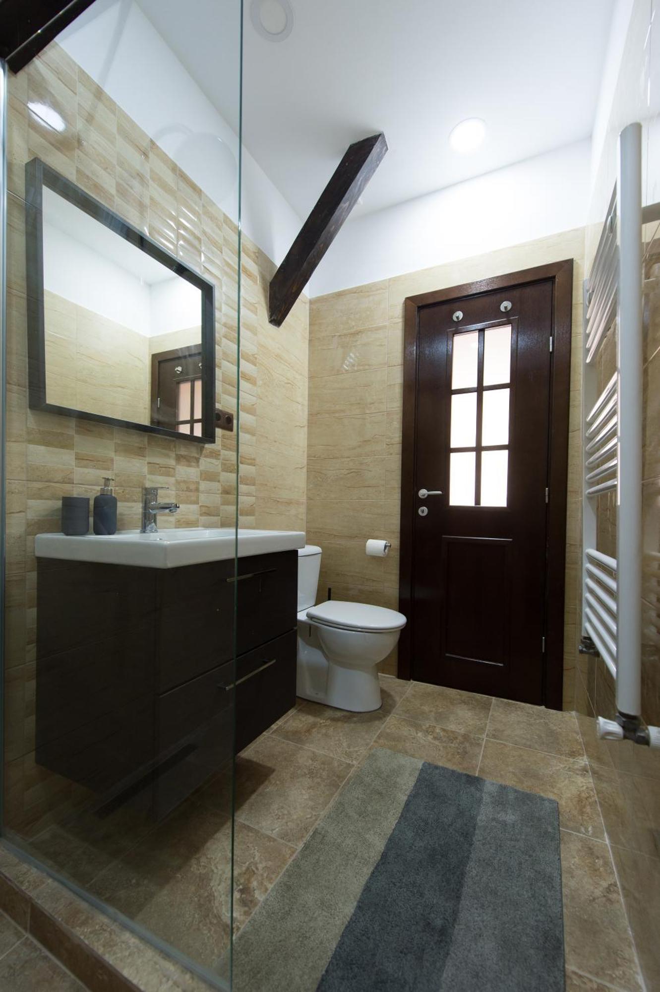 Lovely Brasov Flat With Patio And Mountain Views エクステリア 写真